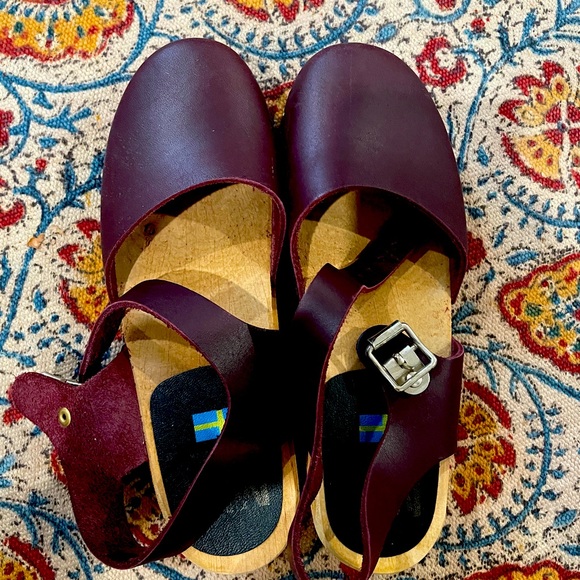 MIA Dark Red Leather Clogs - Picture 2 of 3